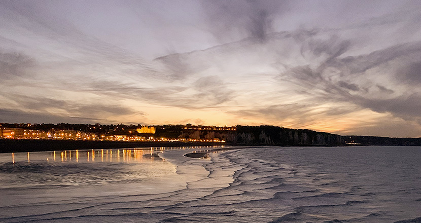 Vue panoramique de Dieppe au couché du soleil